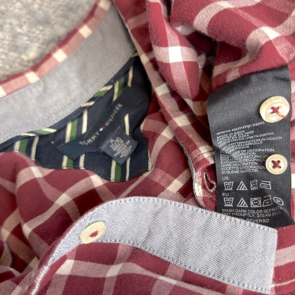 Tommy Hilfiger X-Large Maroon Plaid Button Down Long Sleeve Shirt